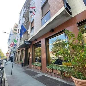 Mokinba Sant'ambroeus *** ميلان